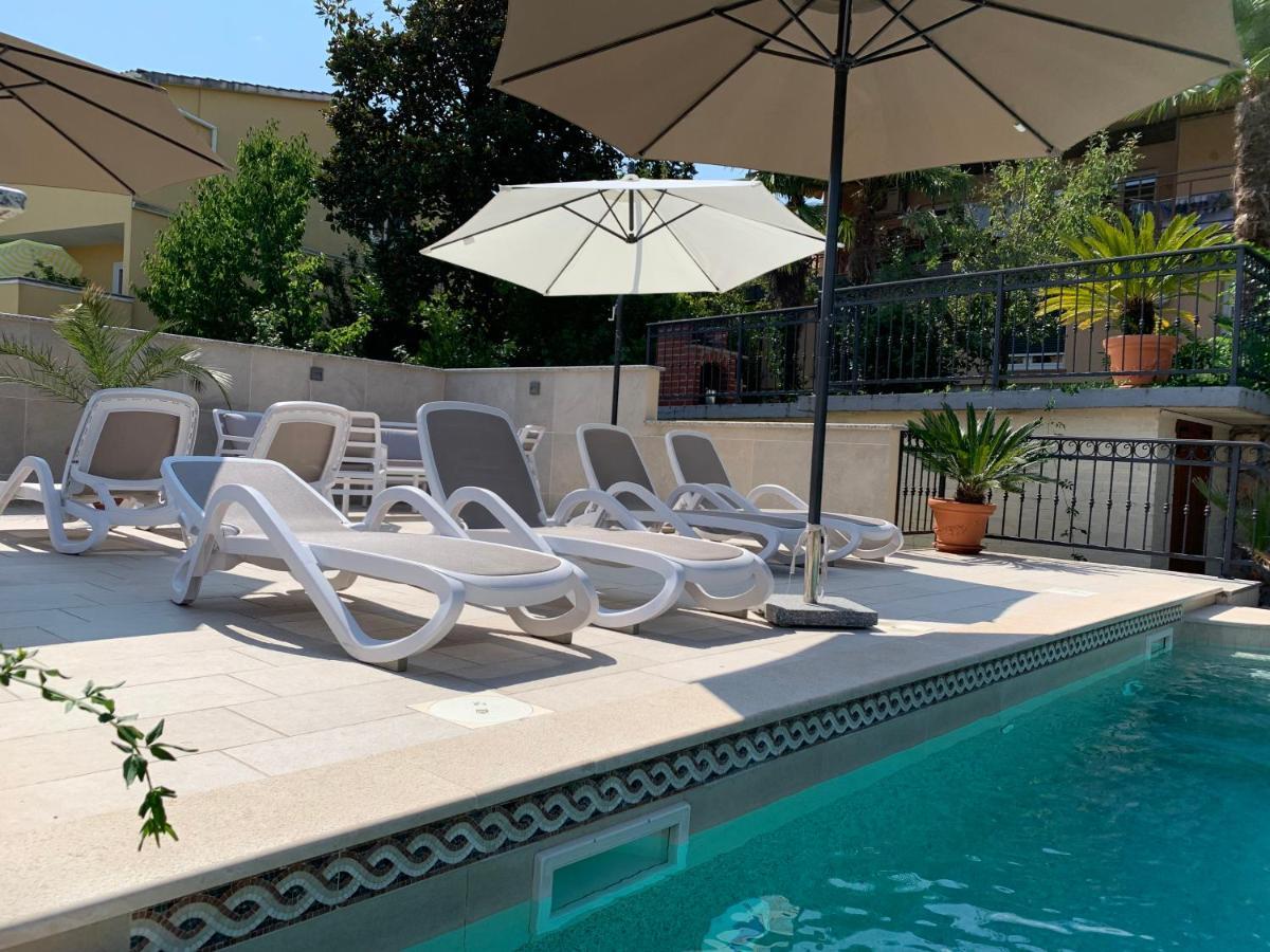 Grand Pool Apartment Ika-אופטיה מראה חיצוני תמונה