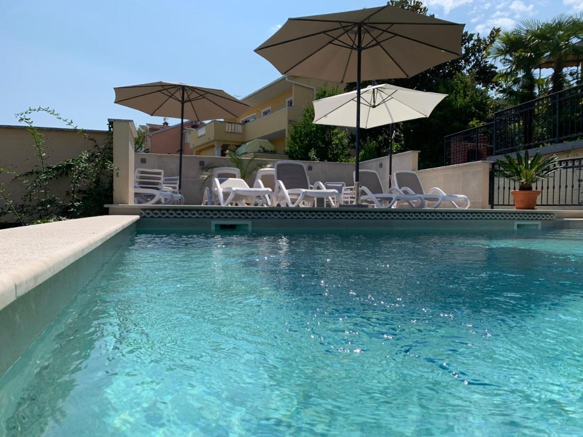 Grand Pool Apartment Ika-אופטיה מראה חיצוני תמונה