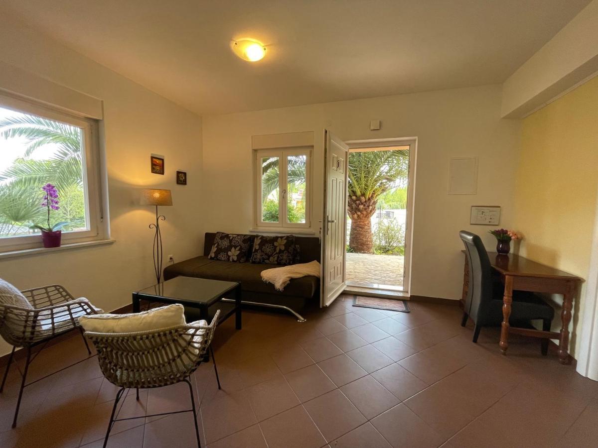 Grand Pool Apartment Ika-אופטיה מראה חיצוני תמונה