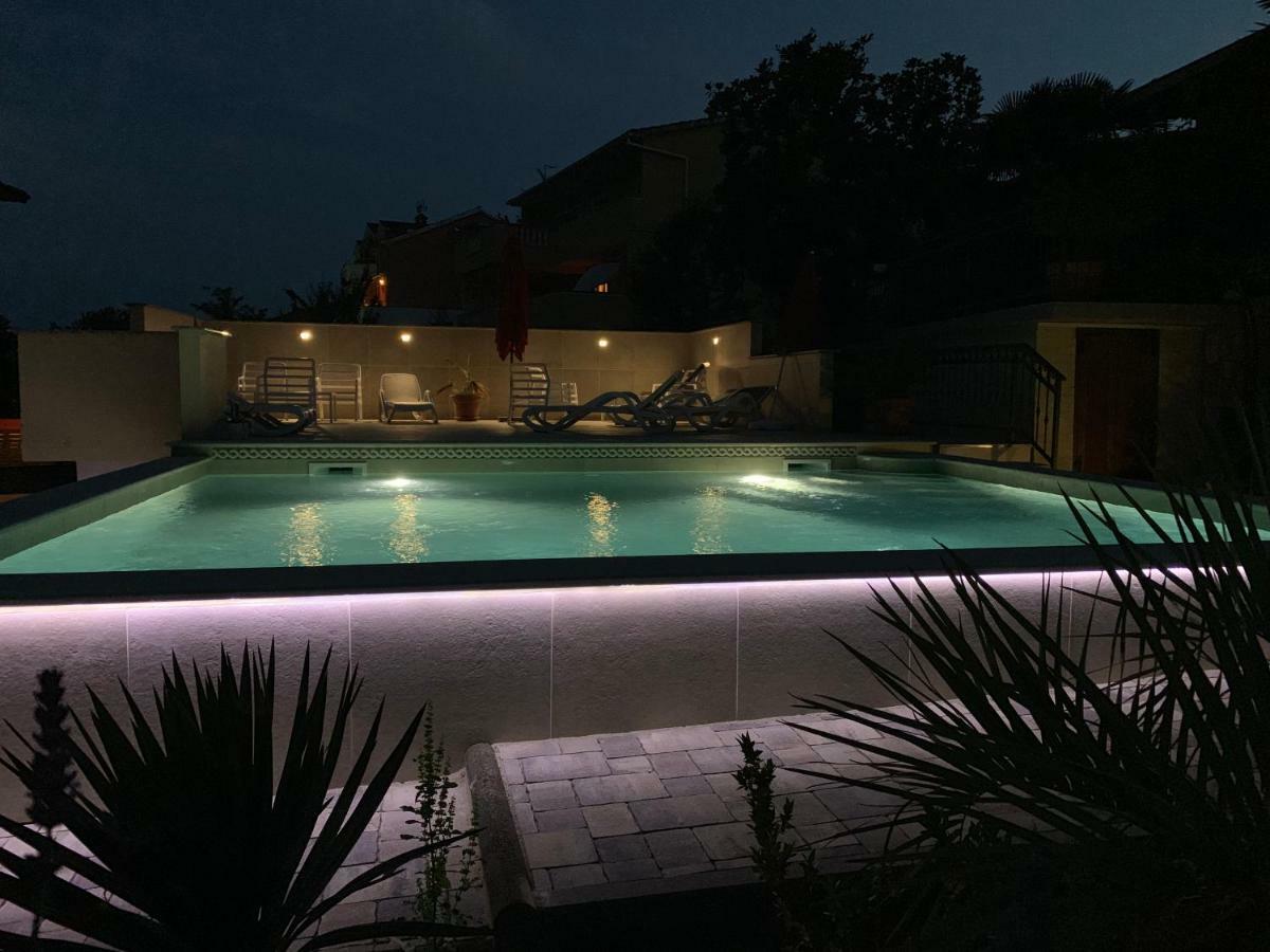 Grand Pool Apartment Ika-אופטיה מראה חיצוני תמונה