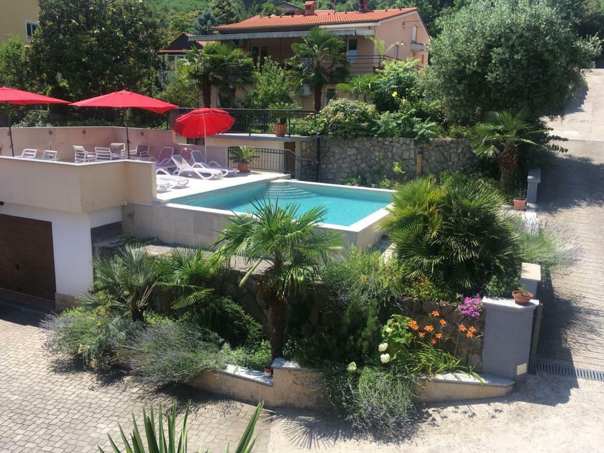 Grand Pool Apartment Ika-אופטיה מראה חיצוני תמונה